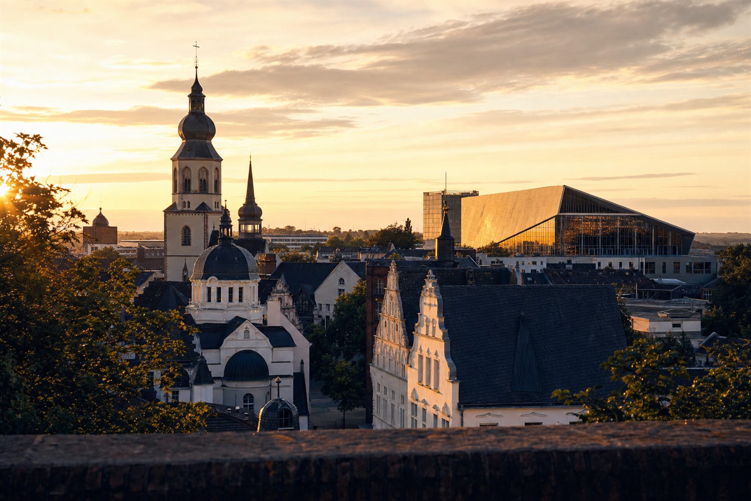 Die Recklinghausener Altstadt mit der Propsteikirche St. Peter im Morgenlicht &ndash; Silberankauf Region Recklinghausen